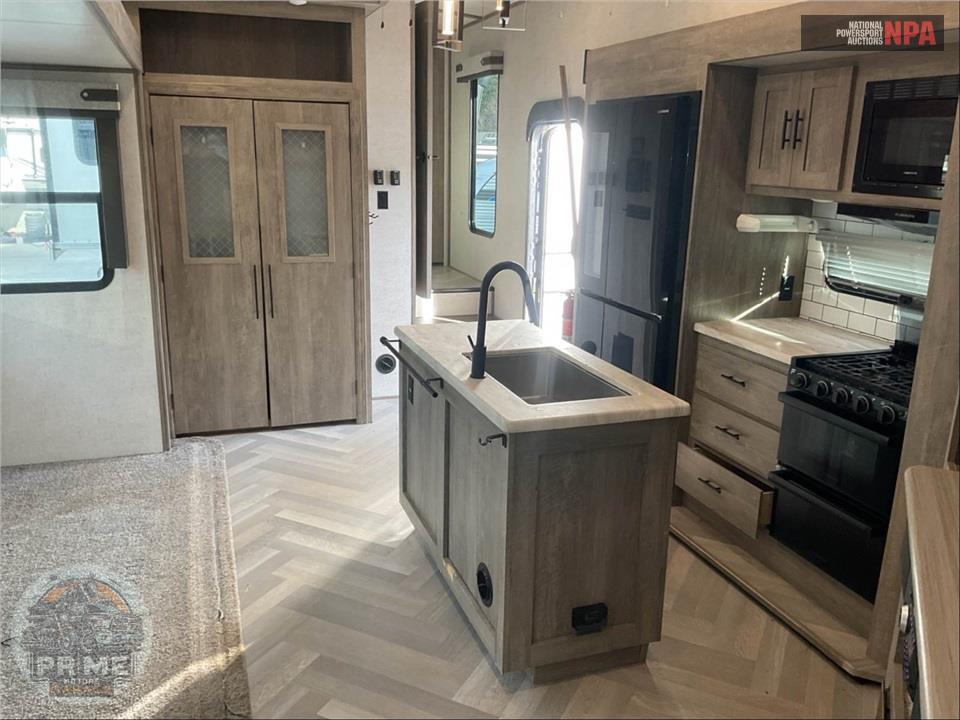 2021 Salem By Forest River M-353BED - HEMISPHERE FIFTH WHEEL SERIES — фото 6