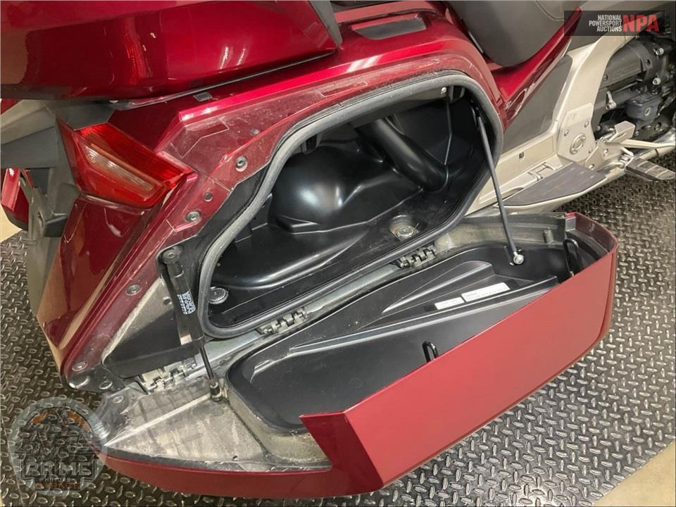 2018 Honda GL1800D GOLDWING TOUR DCT (RED) — фото 17