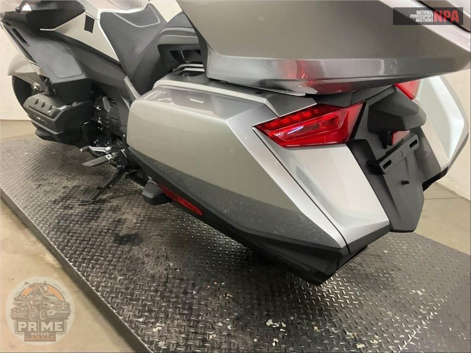 2025 Honda GL1800 GOLD WING TOUR — фото 12