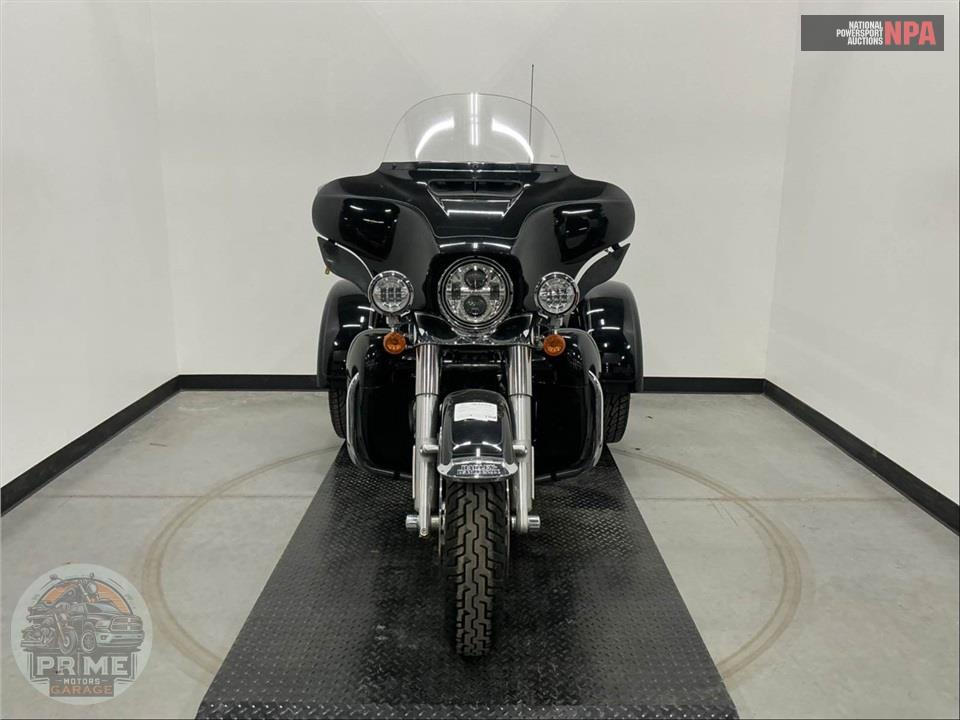 2023 Harley-Davidson FLHTCUTG TRI GLIDE ULTRA CLASSIC — фото 2