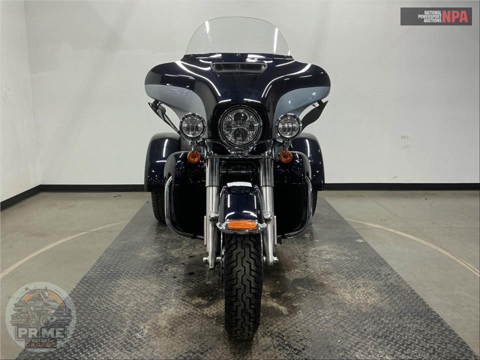 2019 Harley-Davidson FLHTCUTG TRI GLIDE ULTRA — фото 2