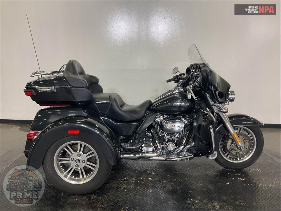 2018 Harley-Davidson FLHTCUTG TRI GLIDE ULTRA — фото 1