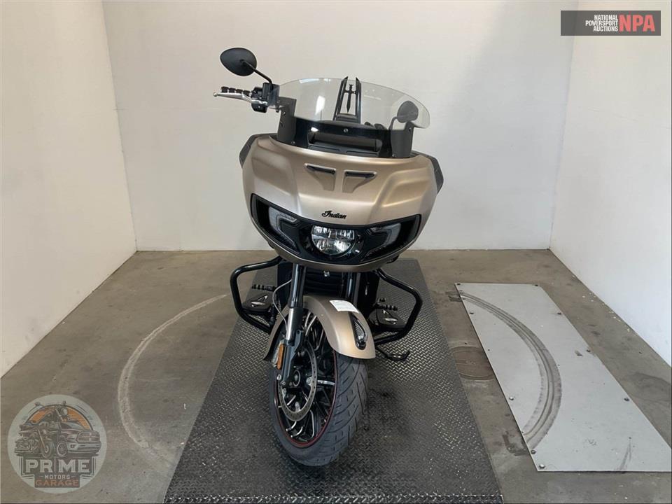2020 Indian Motorcycle CHALLENGER DARK HORSE SMOKE (WHITE OR SANDSTONE) — фото 2