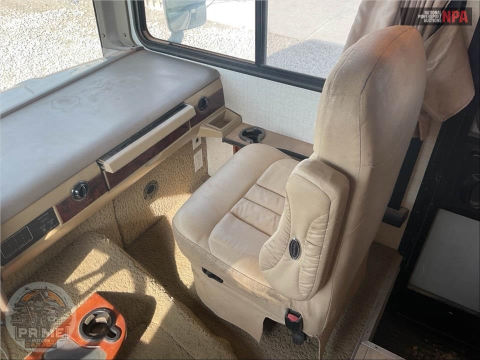 2008 Bounder M-38P WORKHORSE 340HP — фото 21