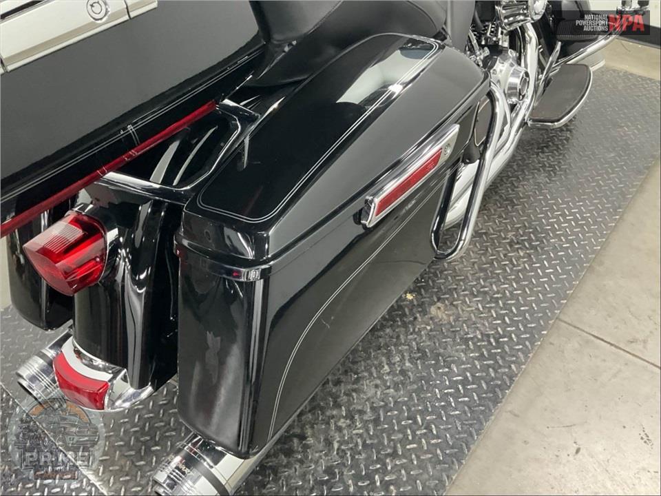 2016 Harley-Davidson FLHTCU ULTRA CLASSIC ELECTRA GLIDE — фото 22