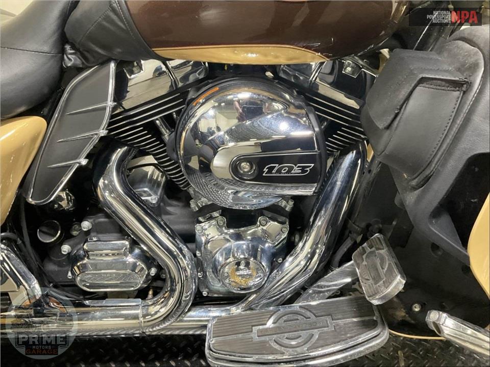 2014 Harley-Davidson FLHTCUTG TRIGLIDE ULTRA CLASSIC — фото 6