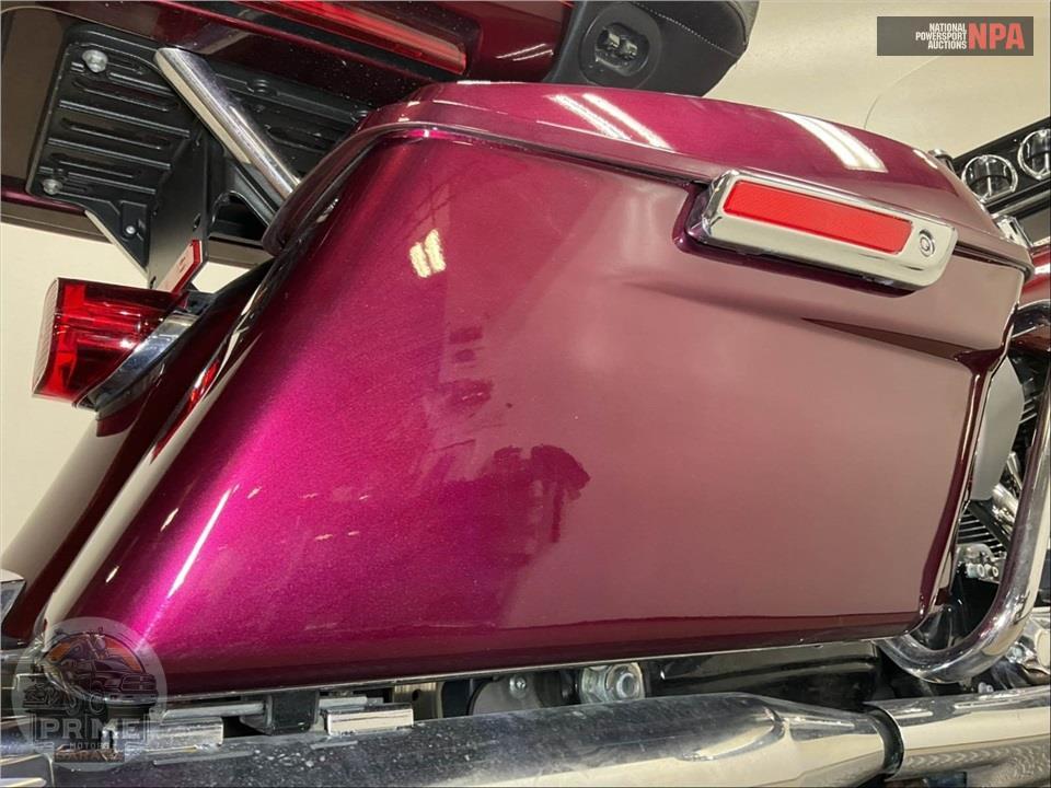 2015 Harley-Davidson FLHTCU ULTRA CLASSIC ELECTRA GLIDE — фото 26