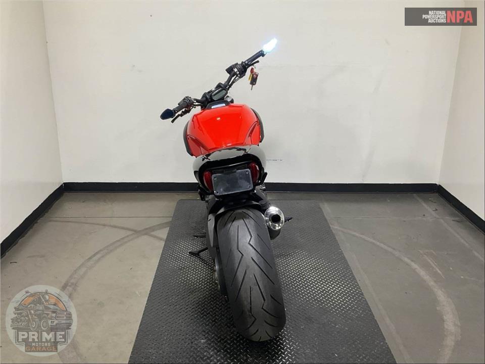 2015 Ducati DIAVEL CARBON RED — фото 4