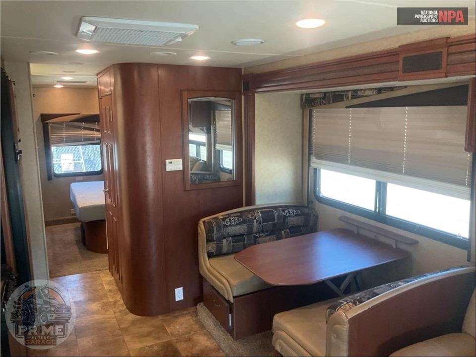 2014 Jayco M-29 MV FORD E450 - GREYHAWK SERIES — фото 7