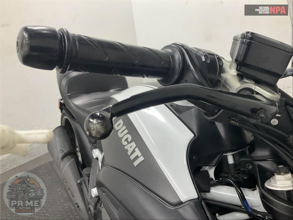 2015 Ducati DIAVEL CARBON WHITE — фото 19