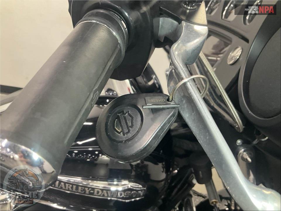 2018 Harley-Davidson FLHTCUTG TRI GLIDE ULTRA — фото 11