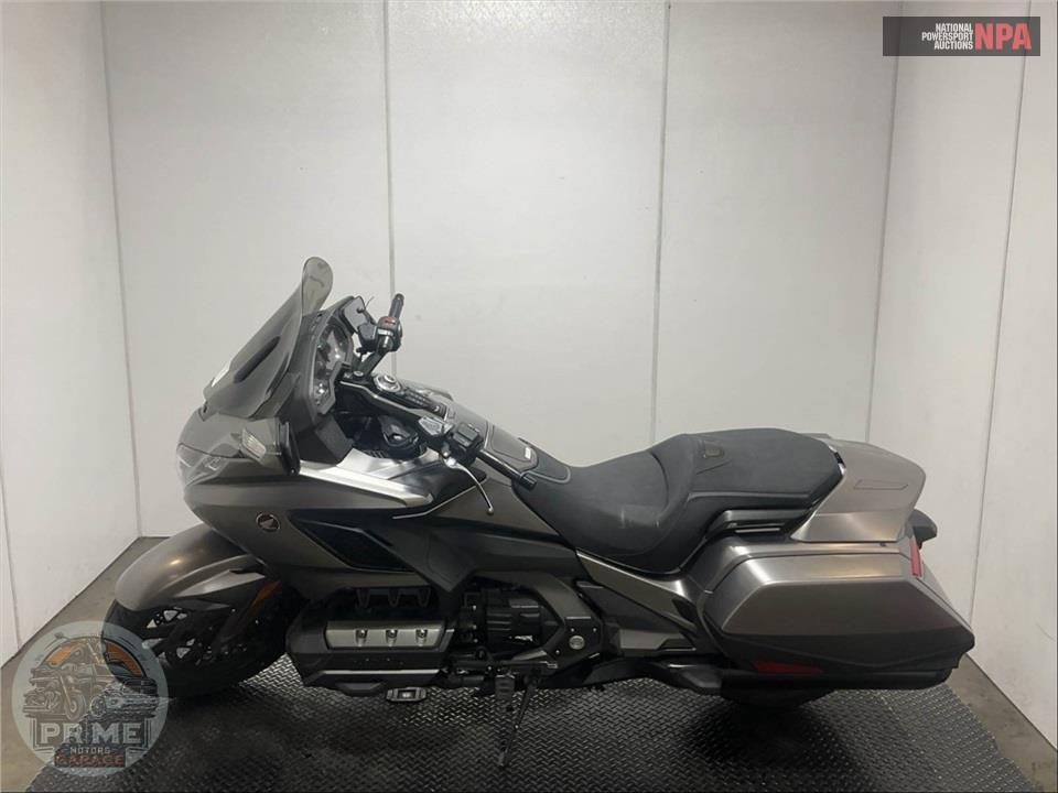 2018 Honda GL1800B GOLDWING (SILVER) — фото 3