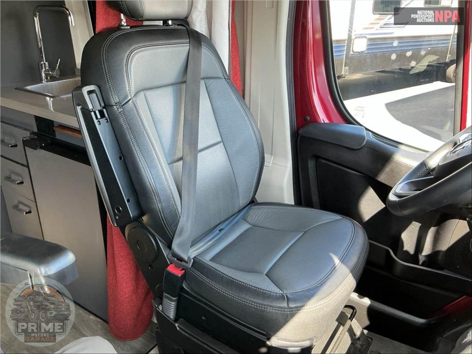2023 Winnebago M-59RA RAM - ROAM SERIES — фото 13