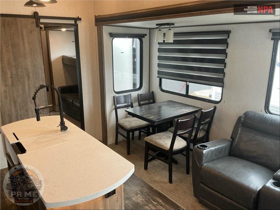 2021 Sabre By Forest River M-38DBQ - FIFTH WHEEL SERIES — фото 6