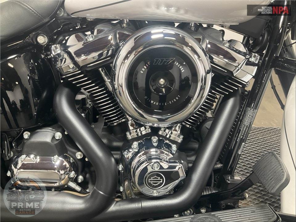 2025 Harley-Davidson FLHC HERITAGE CLASSIC — фото 5