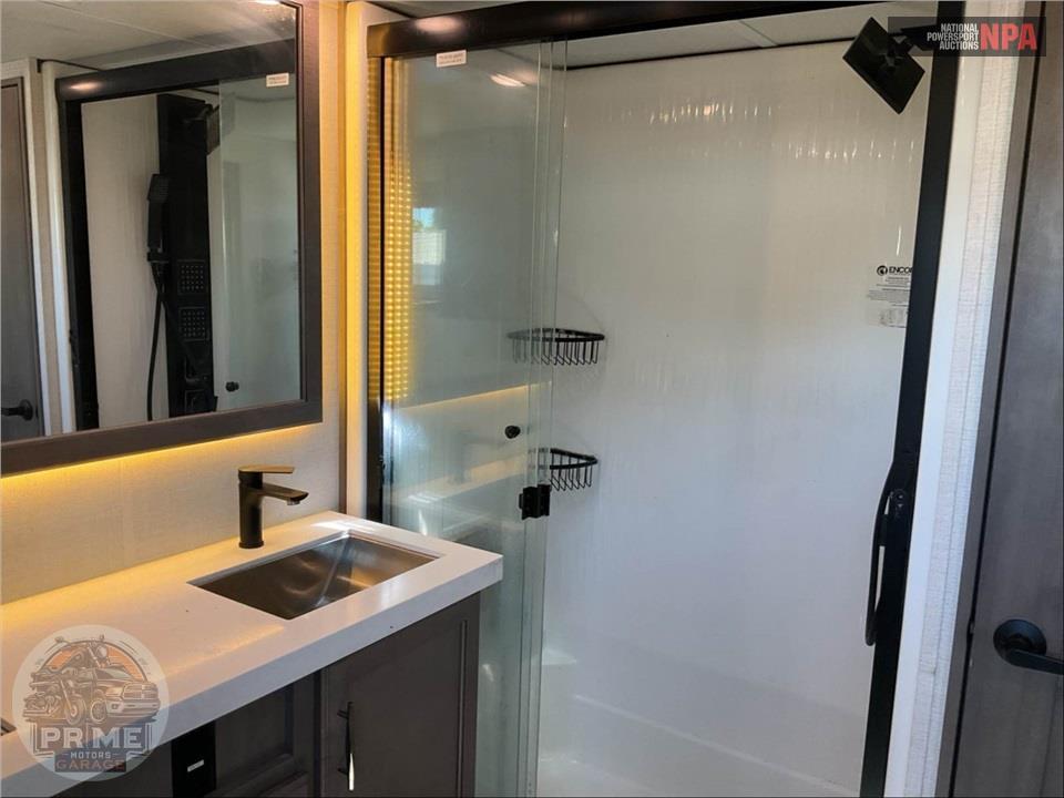 2024 Grand Design Recreational Vehicles M-380FL - SOLITUDE FIFTH WHEEL SERIES — фото 16