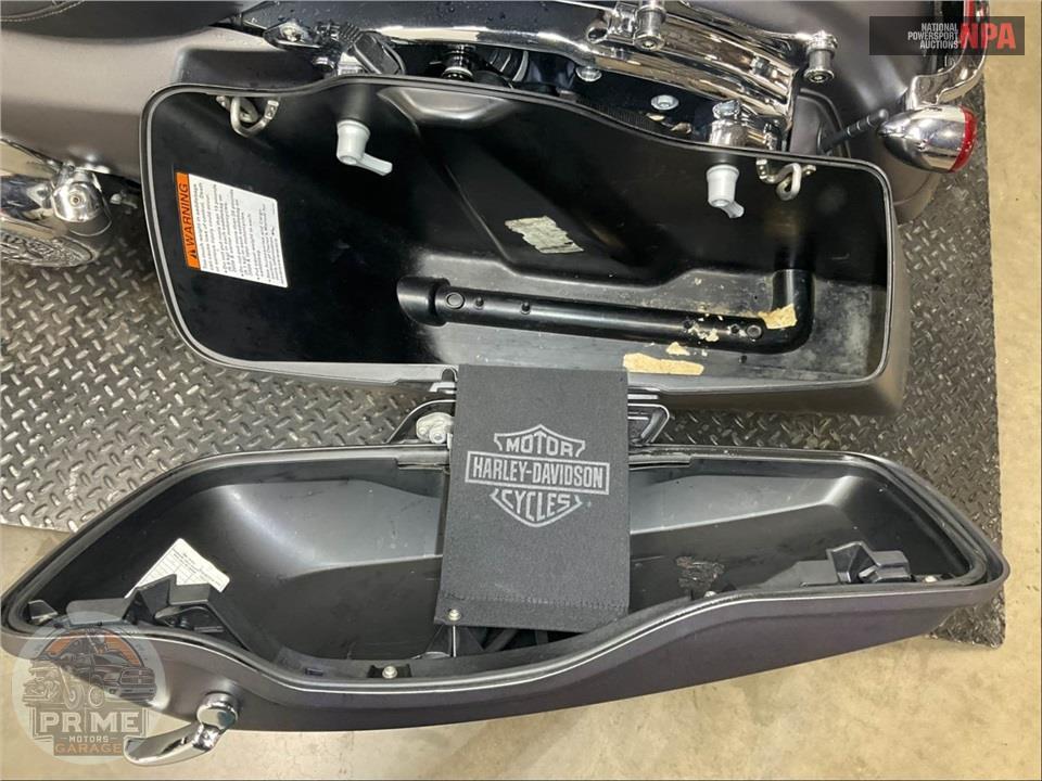2017 Harley-Davidson FLHXS STREET GLIDE SPECIAL — фото 24