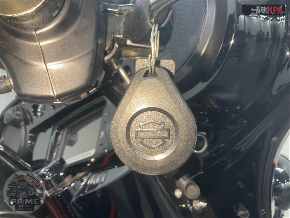 2018 Harley-Davidson FLHXS STREET GLIDE SPECIAL — фото 11