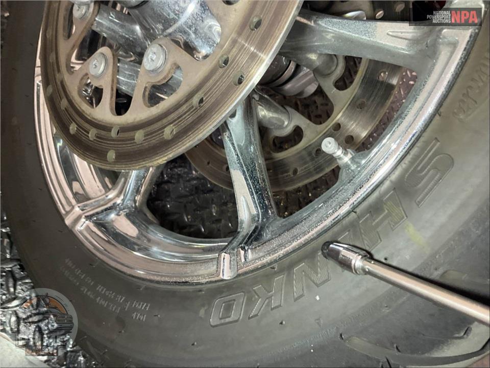 2015 Harley-Davidson FLTRUSE CVO ROAD GLIDE ULTRA — фото 32