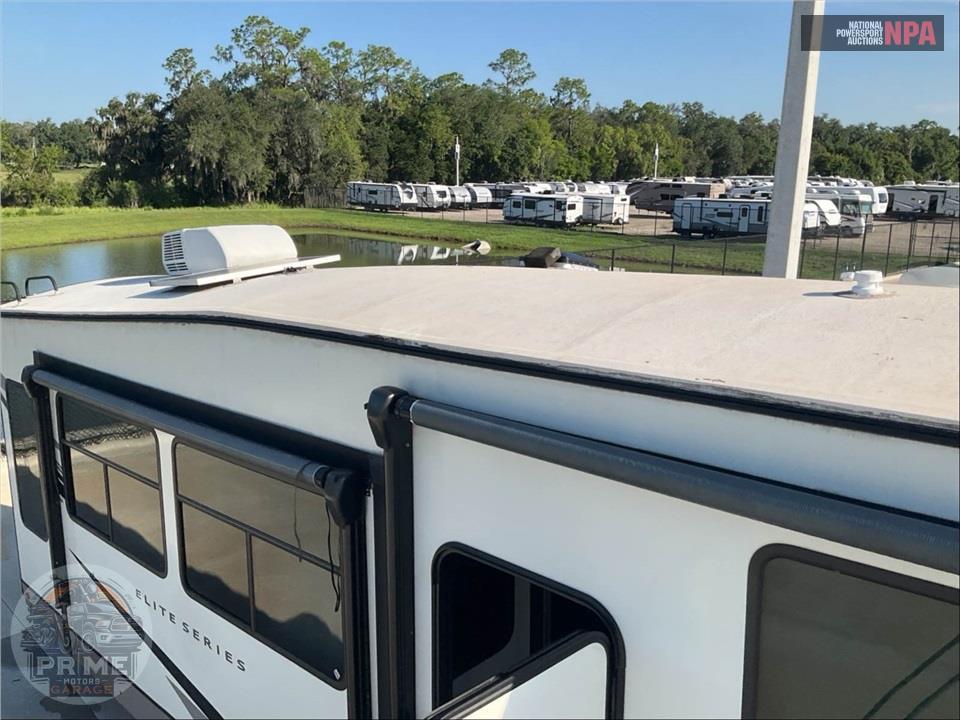 2022 Wildwood By Forest River M-34RL - HERITAGE GLEN ELITE FIFTH WHEEL SERIES — фото 23