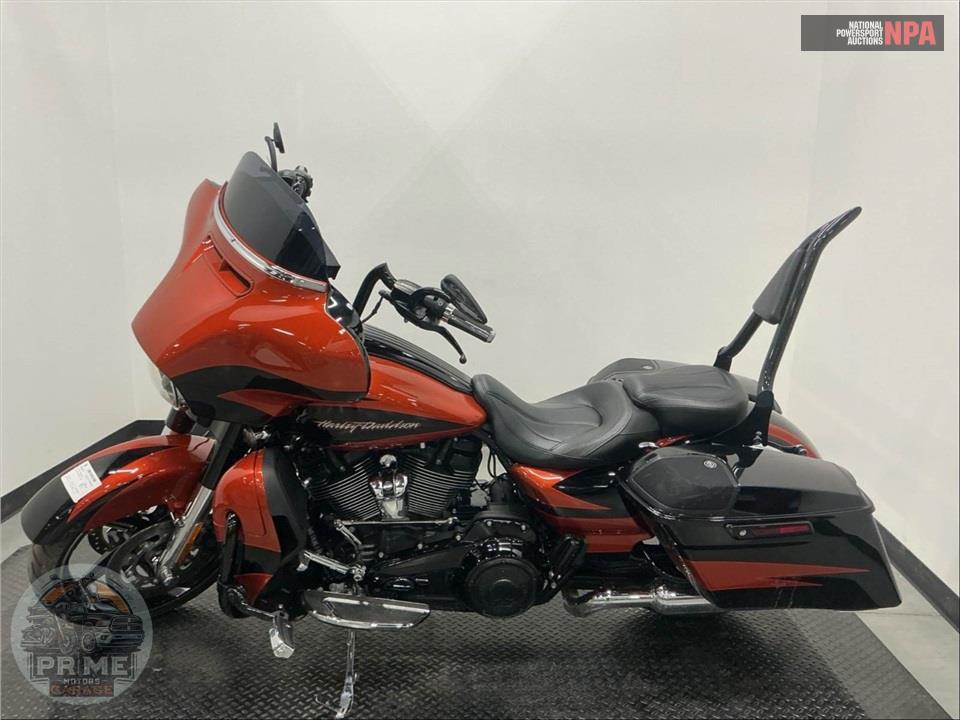 2017 Harley-Davidson FLHXSE CVO STREET GLIDE — фото 3