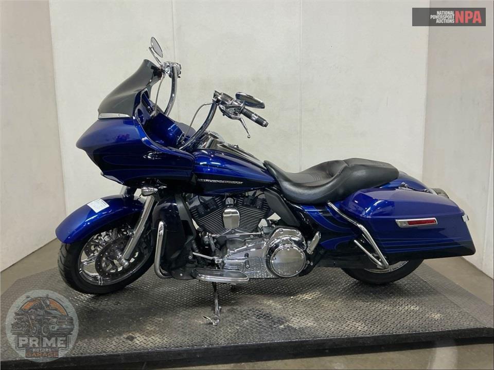 2015 Harley-Davidson FLTRUSE CVO ROAD GLIDE ULTRA — фото 3
