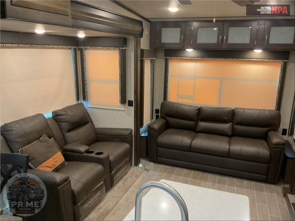 2019 Keystone Rv M-330 RL - MONTANA HIGH COUNTRY FIFTH WHEEL SERIES — фото 12