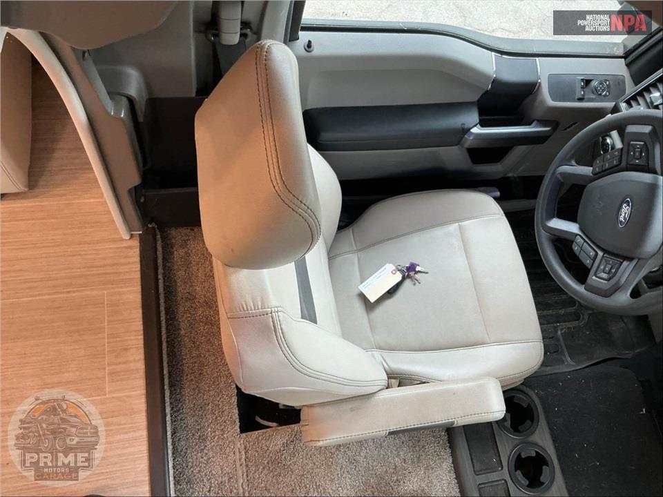 2022 Thor Motor Coach SV34 SUPER C F550 4WD - MAGNITUDE SERIES — фото 16