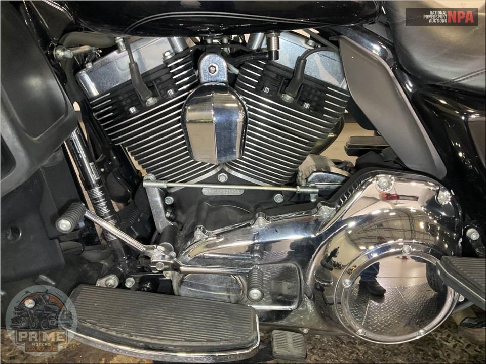 2016 Harley-Davidson FLHTCUTG TRIGLIDE ULTRA CLASSIC — фото 8
