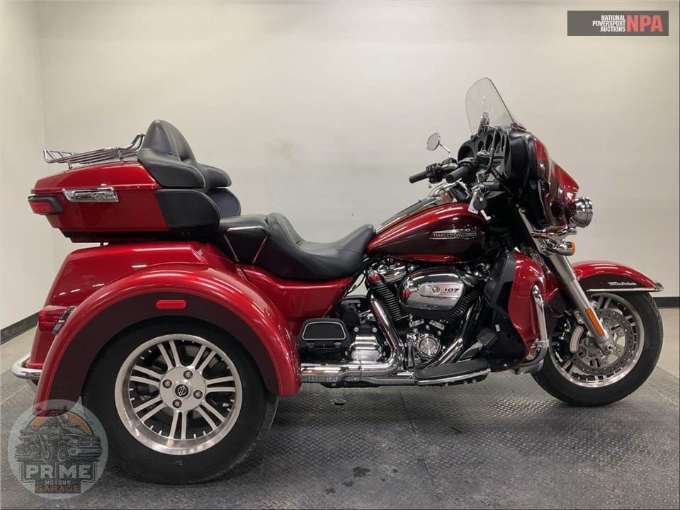 2018 Harley-Davidson FLHTCUTG TRI GLIDE ULTRA — фото 1
