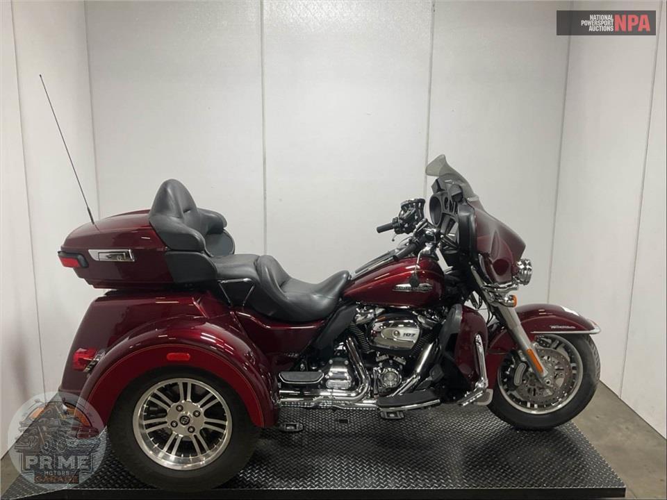 2017 Harley-Davidson FLHTCUTG TRIGLIDE ULTRA CLASSIC — фото 1