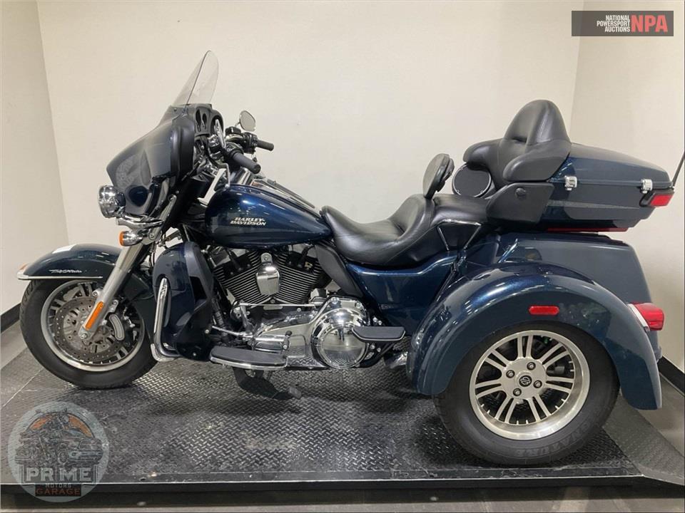 2016 Harley-Davidson FLHTCUTG TRIGLIDE ULTRA CLASSIC — фото 3