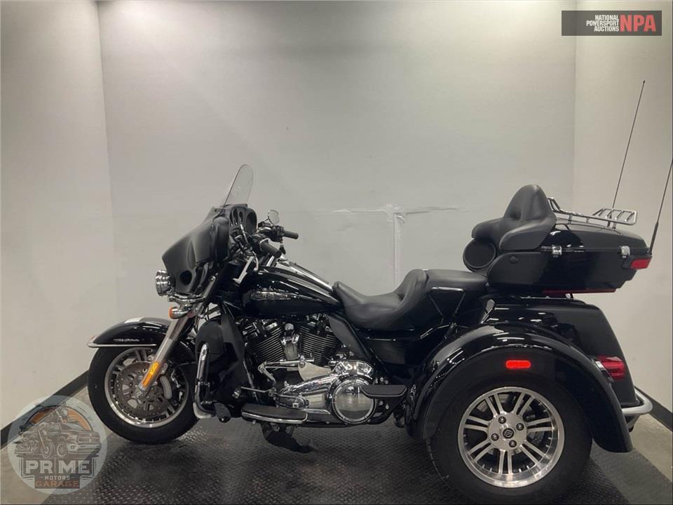 2018 Harley-Davidson FLHTCUTG TRI GLIDE ULTRA — фото 3