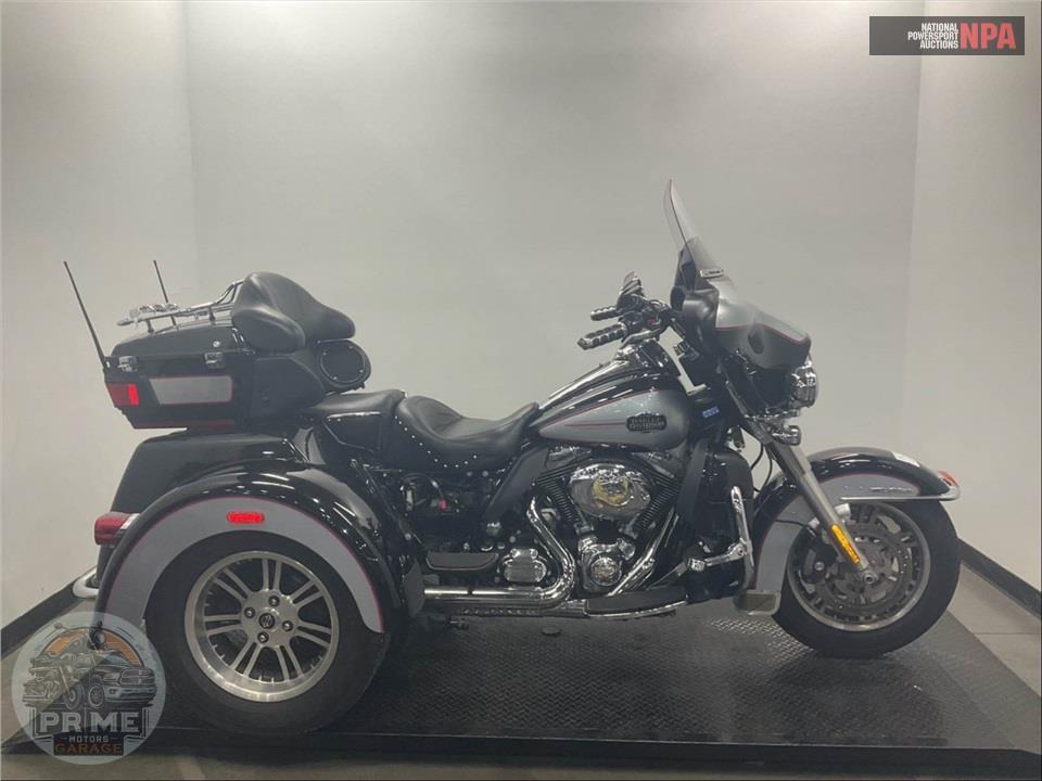 2013 HARLEY-DAVIDSON FLHTCUTG TRIGLIDE UL CLSC