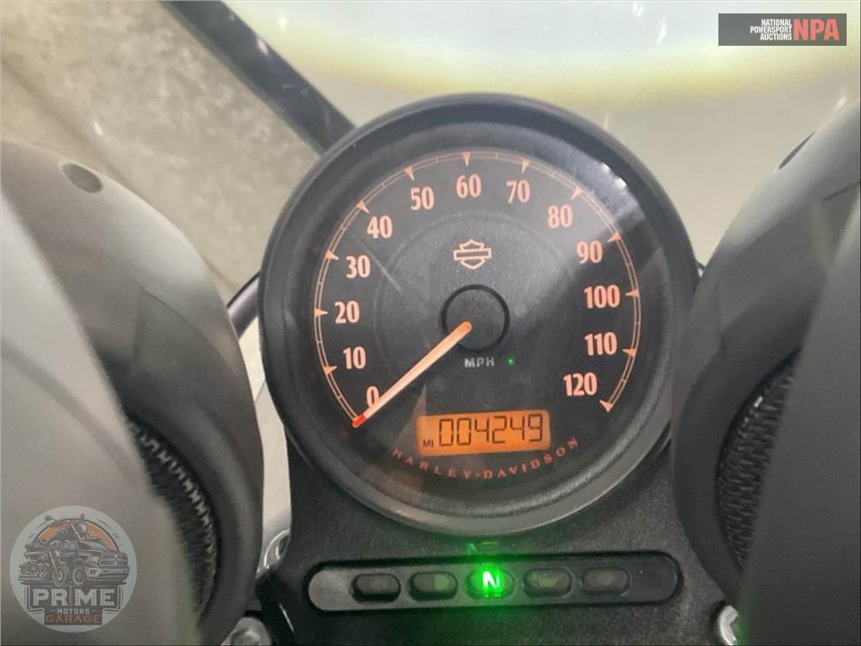 2017 Harley-Davidson XL883L SUPERLOW — фото 5