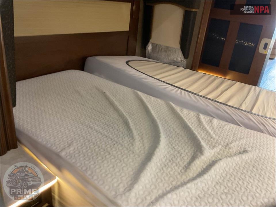 2017 Entegra Coach M-44B CUMMINS - INSIGNIA SERIES — фото 23
