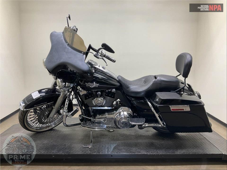2012 Harley-Davidson FLHRC ROAD KING CLSC — фото 3