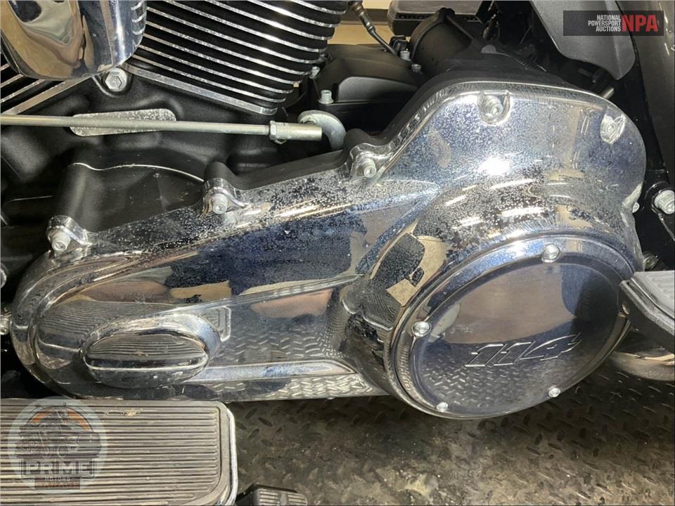 2023 Harley-Davidson FLHTCUTG TRI GLIDE ULTRA CLASSIC — фото 11