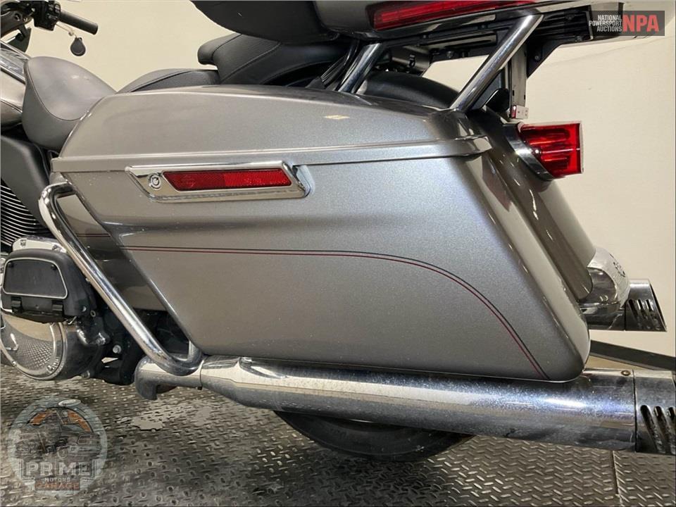 2017 Harley-Davidson FLHTCU ELECTRA GLIDE ULTRA CLASSIC — фото 23