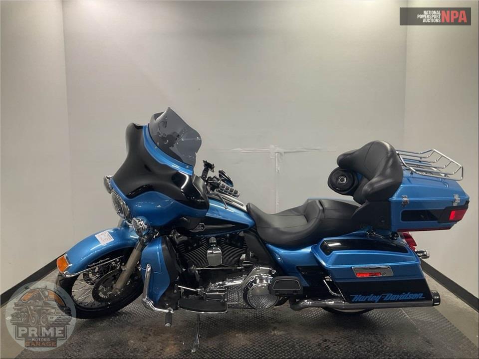 2011 Harley-Davidson FLHTCU UL CLSC EL GLIDE — фото 3