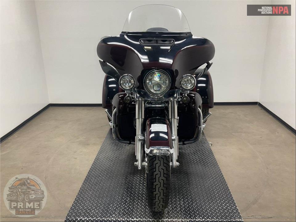 2022 Harley-Davidson FLHTCUTG TRI GLIDE ULTRA CLASSIC — фото 2