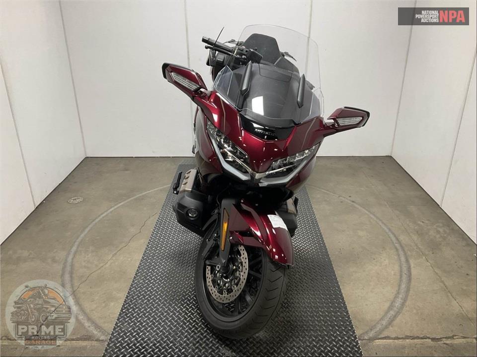 2025 Honda GOLD WING TOUR AUTOMATIC DCT 50TH ANNIVERSARY — фото 2