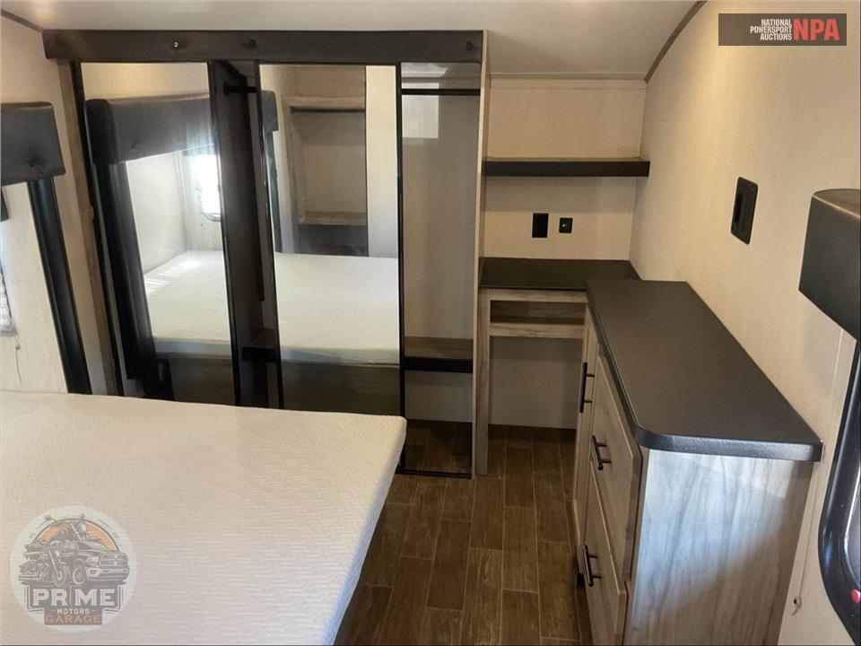 2022 Cherokee By Forest River M-3660SUITE ARCTIC WOLF FIFTH WHEEL SERIES — фото 14