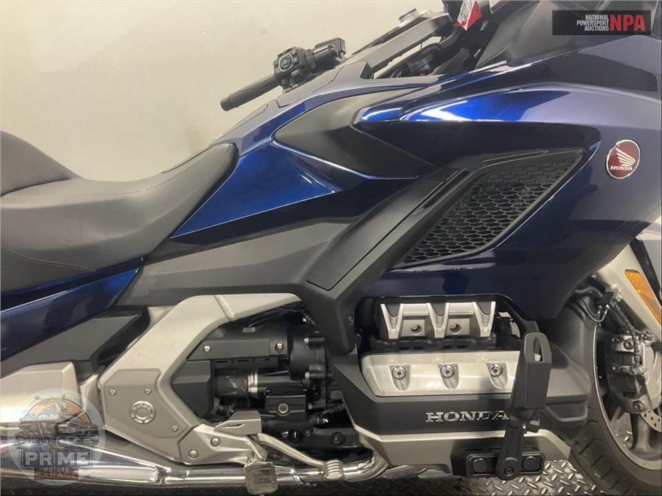 2018 Honda GL1800 GOLDWING TOUR (BLUE) — фото 6