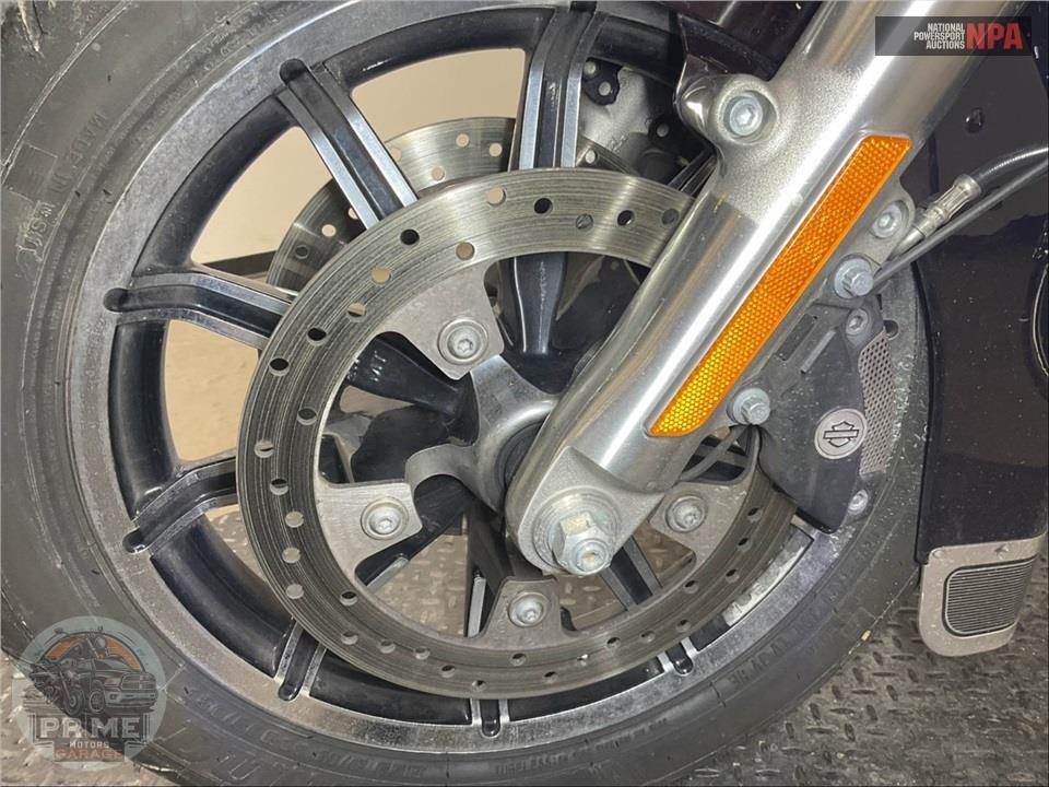 2015 Harley-Davidson FLHTK ELECTRA GLIDE ULTRA LIMITED — фото 28