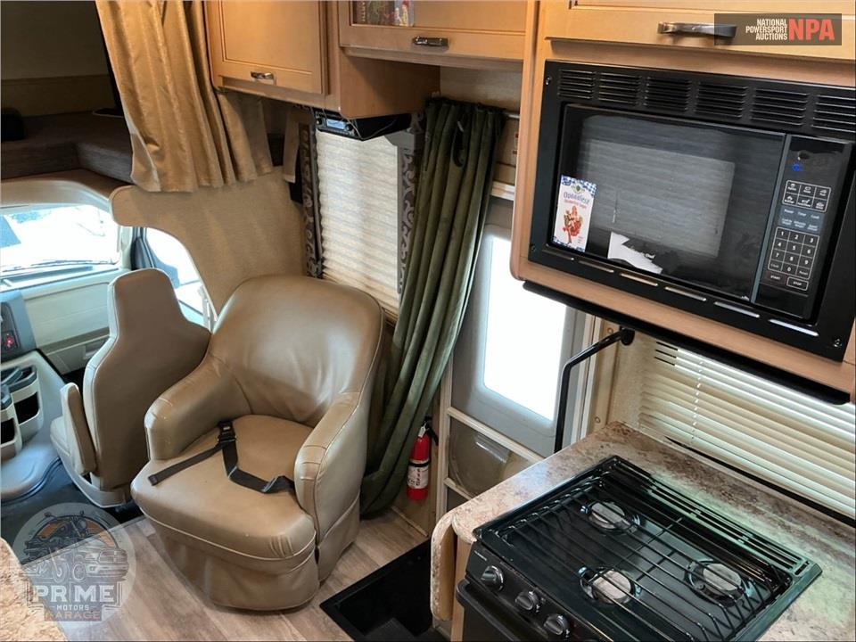 2020 Thor Motor Coach M-23U E350-V10 - FOUR WINDS SERIES — фото 8
