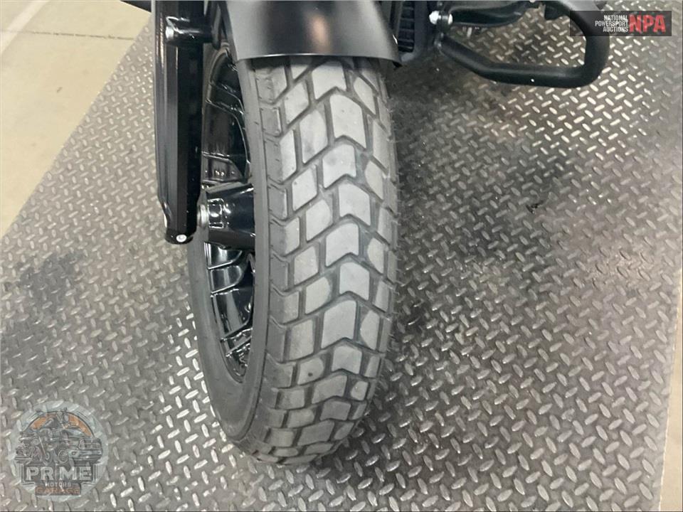 2021 Indian Motorcycle SCOUT BOBBER (ABS, BLACK SMOKE) — фото 17