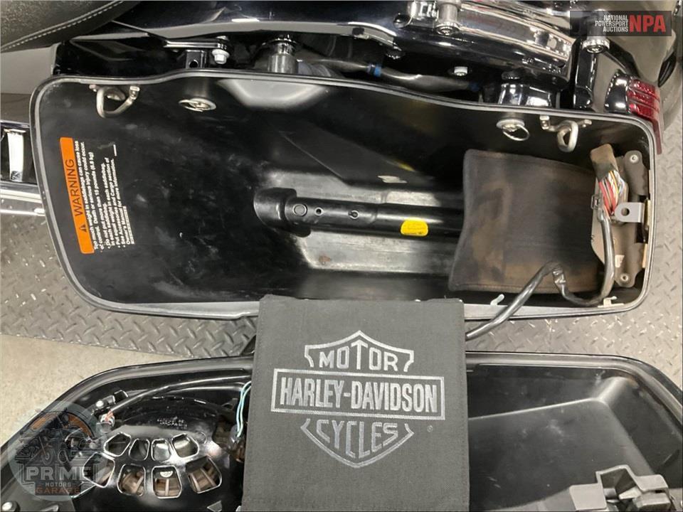 2016 Harley-Davidson FLHXSE CVO STREET GLIDE SPECIAL — фото 33