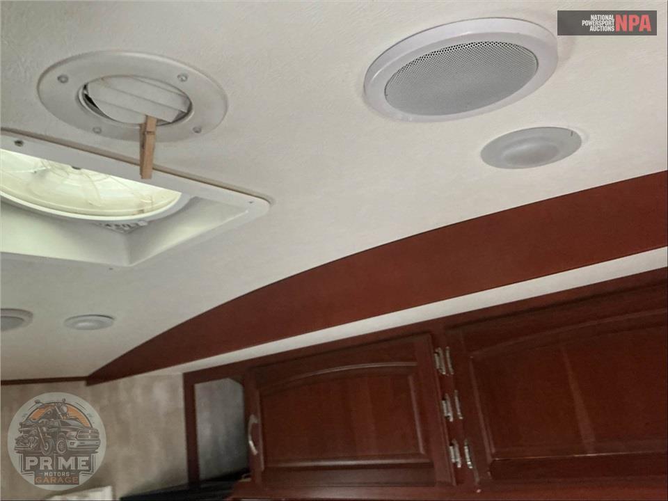 2015 Ultralite By Winnebago M-27RBDS — фото 22