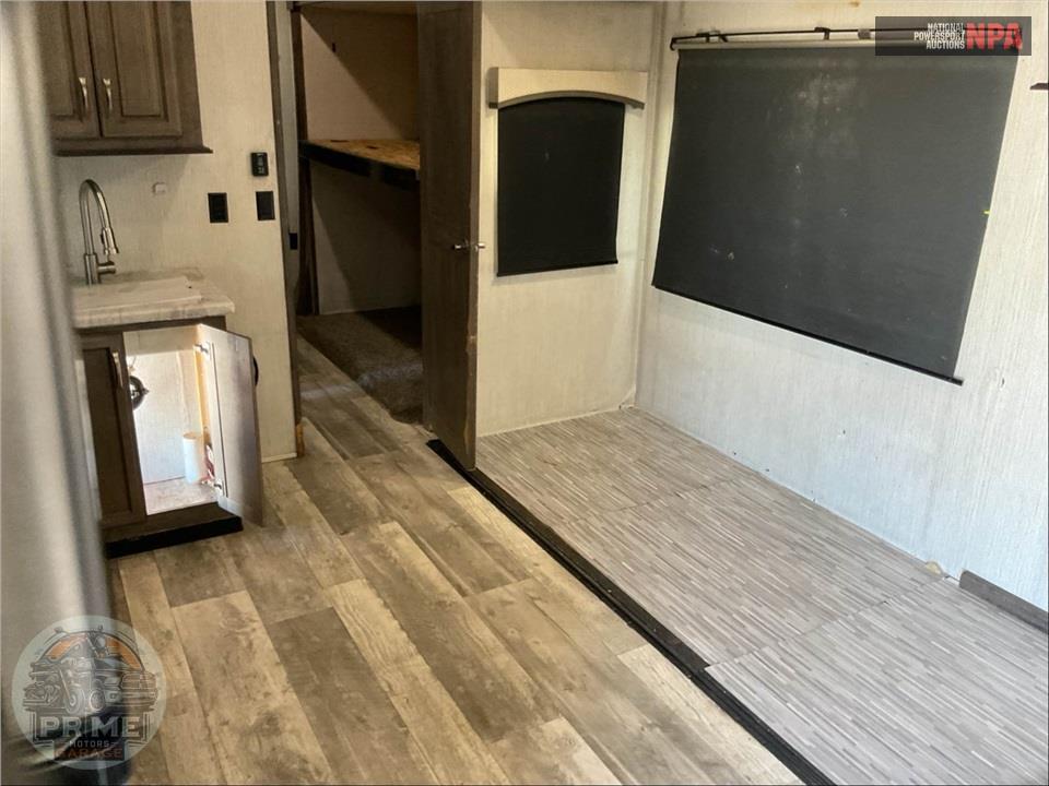 2020 Sierra By Forest River M-3330BH C-CLASS FIFTH WHEEL SERIES — фото 7